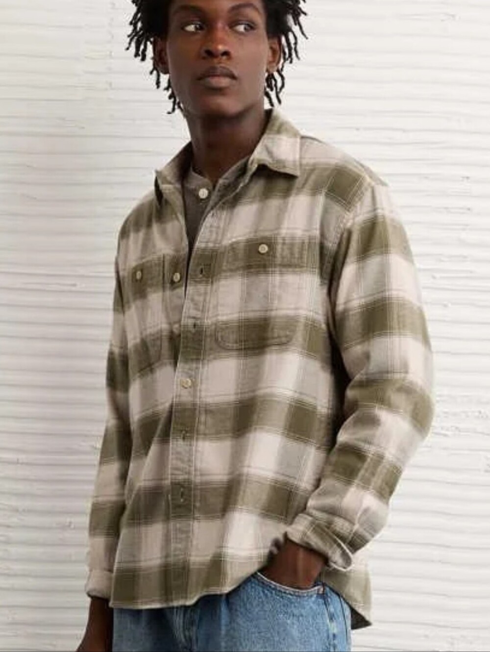 NEW American Eagle Relaxed Fit Everyday Plaid Flannel Shirt Olive Cream Large